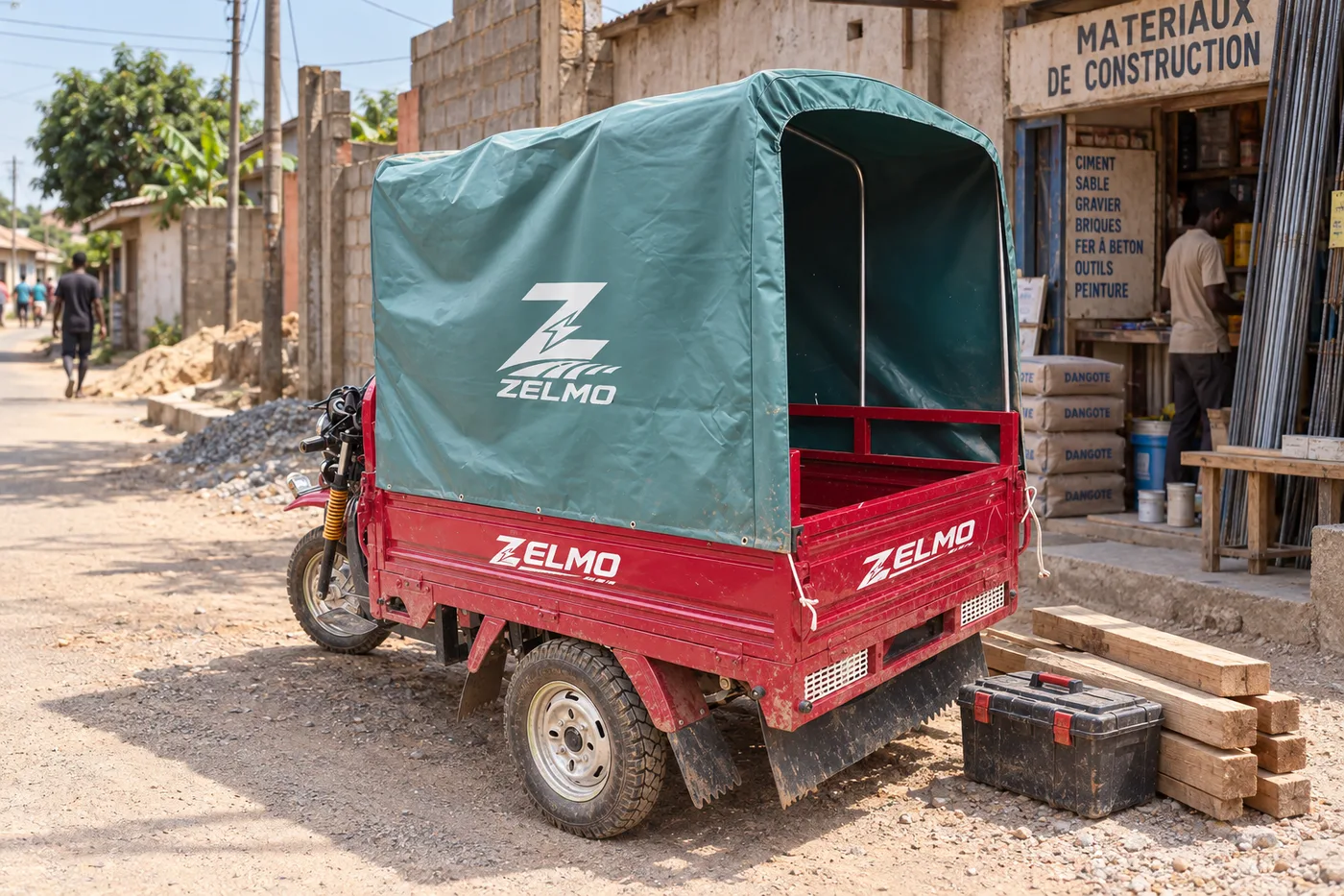 ZELMO هيكل شحن مغطى أحمر منظر خلفي بزاوية ثلاثة أرباع · مستلزمات الحي